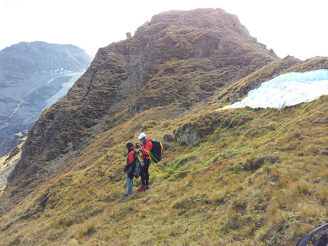 Chrigel et Lukas au décollage du col de la Meina